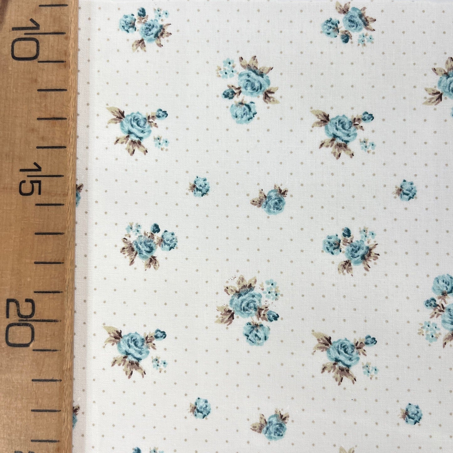 Coupon Patchwork Mytissus® - Bouquet Roses Vintage Bleu Tissu Coton MYTISSUS