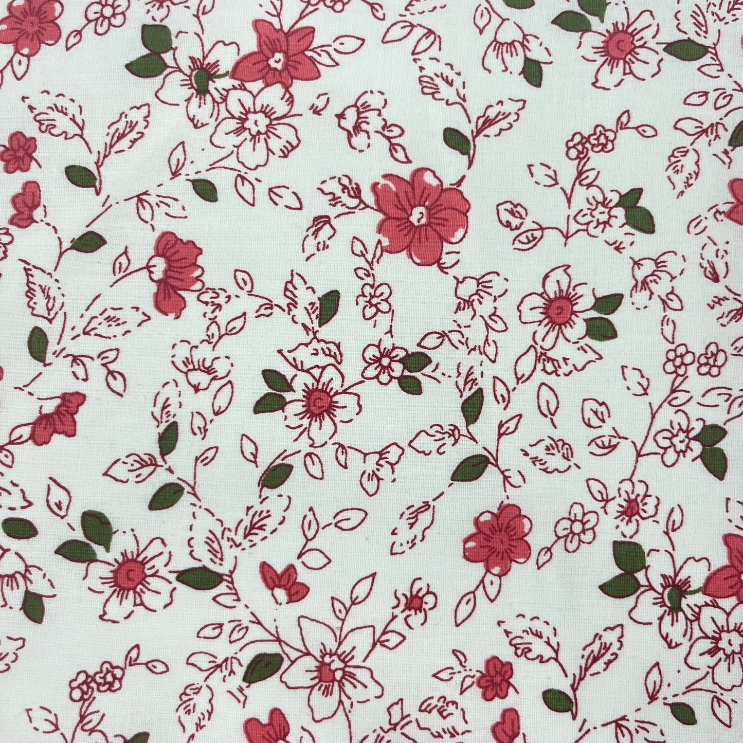 Coupon Patchwork Mytissus® - Petites Fleurs Rose Foncée Tissu Coton MYTISSUS