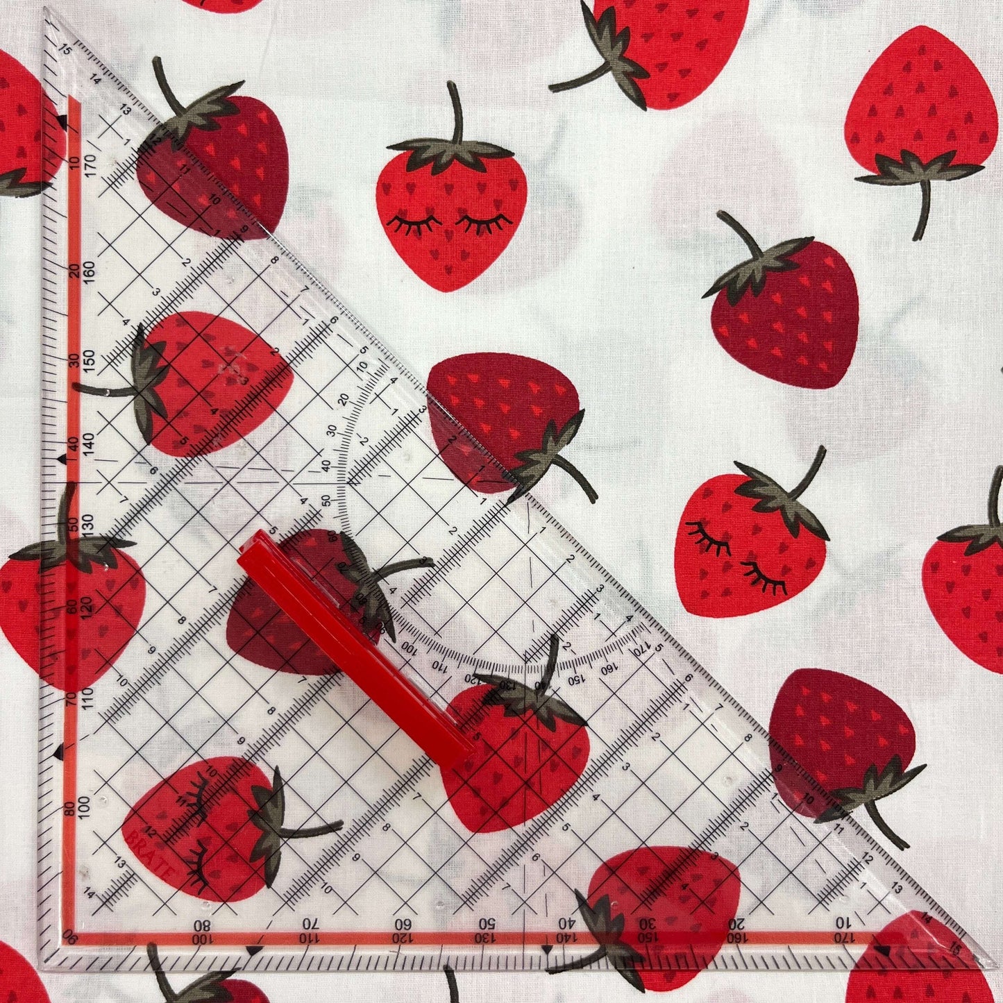 Le Coupon 120x100 Mytissus® - Fraises Tissu Coton MYTISSUS