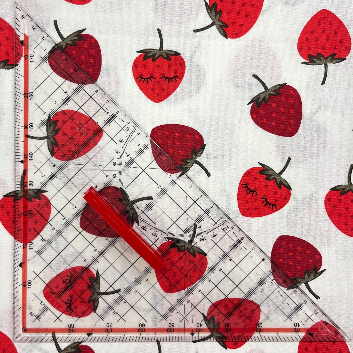 Le Coupon 120x100 Mytissus® - Fraises Tissu Coton MYTISSUS