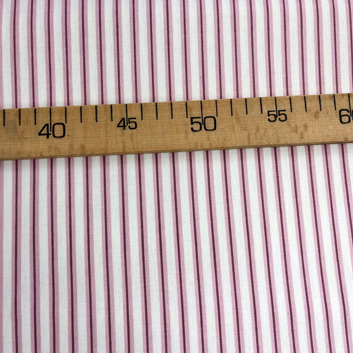 Popeline 100 % Coton Mytissus® - Fines Rayures Bordeaux Tissu Coton MYTISSUS