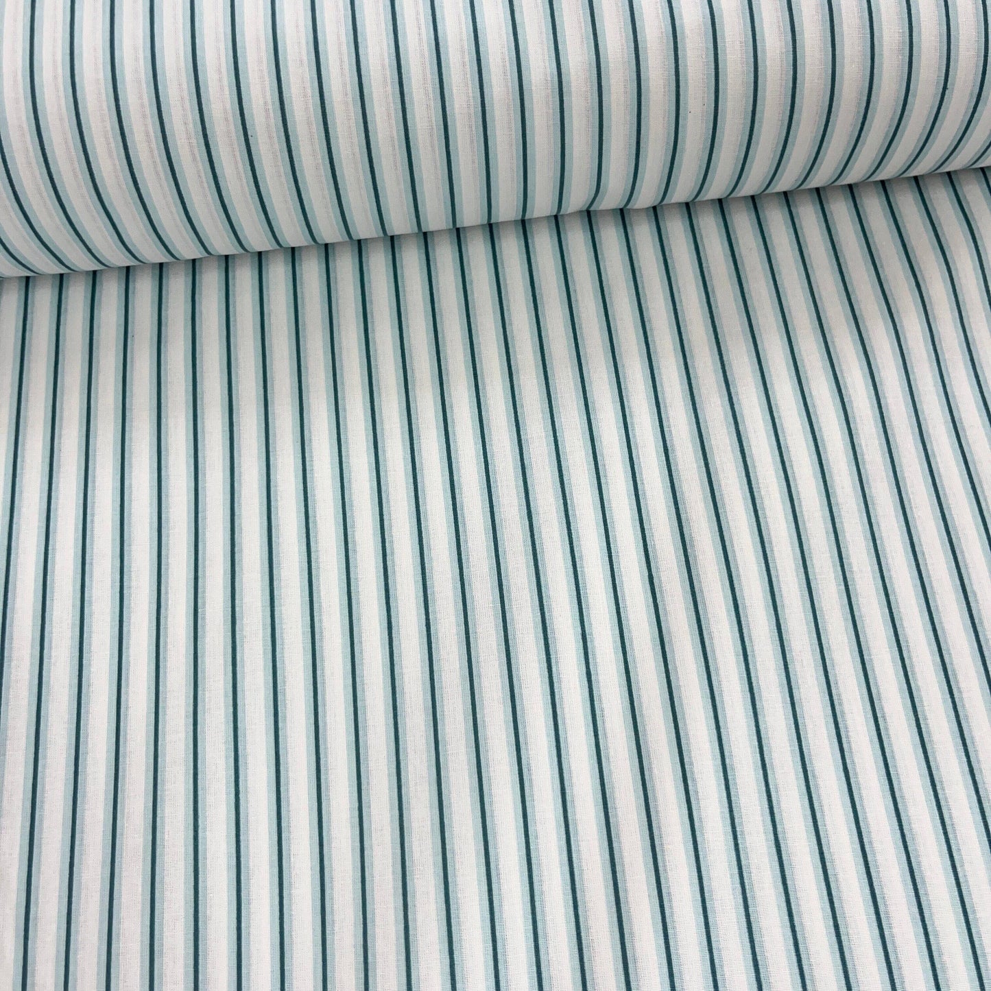 Popeline 100 % Coton Mytissus® - Fines Rayures Vertes Tissu Coton MYTISSUS
