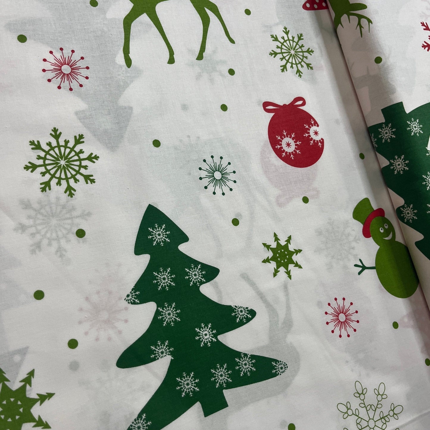 Popeline 100 % Coton Mytissus® - Sapins et Cerfs Noël Grands Motifs Tissu Coton MYTISSUS