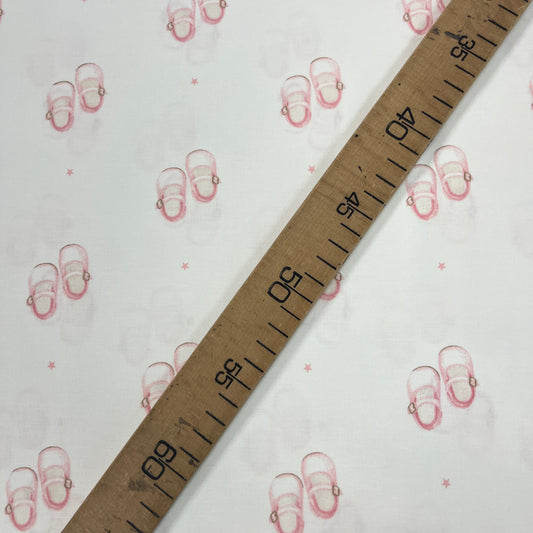 Tissu Popeline Coton 240cm — Babies Shoes Rose Aquarelle Naissance | Exclusivité MyTissus