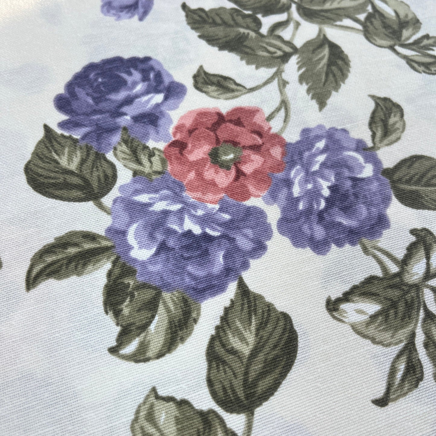 Toile Déperlante Premium - Fleurs Lilas Pastel Tissu Ameublement MYTISSUS