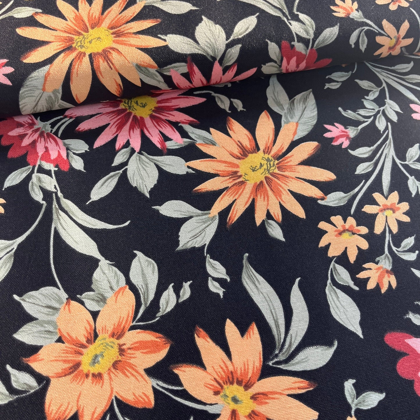 Toile Déperlante Premium - Fleurs Peace & Love Tissu Ameublement MYTISSUS