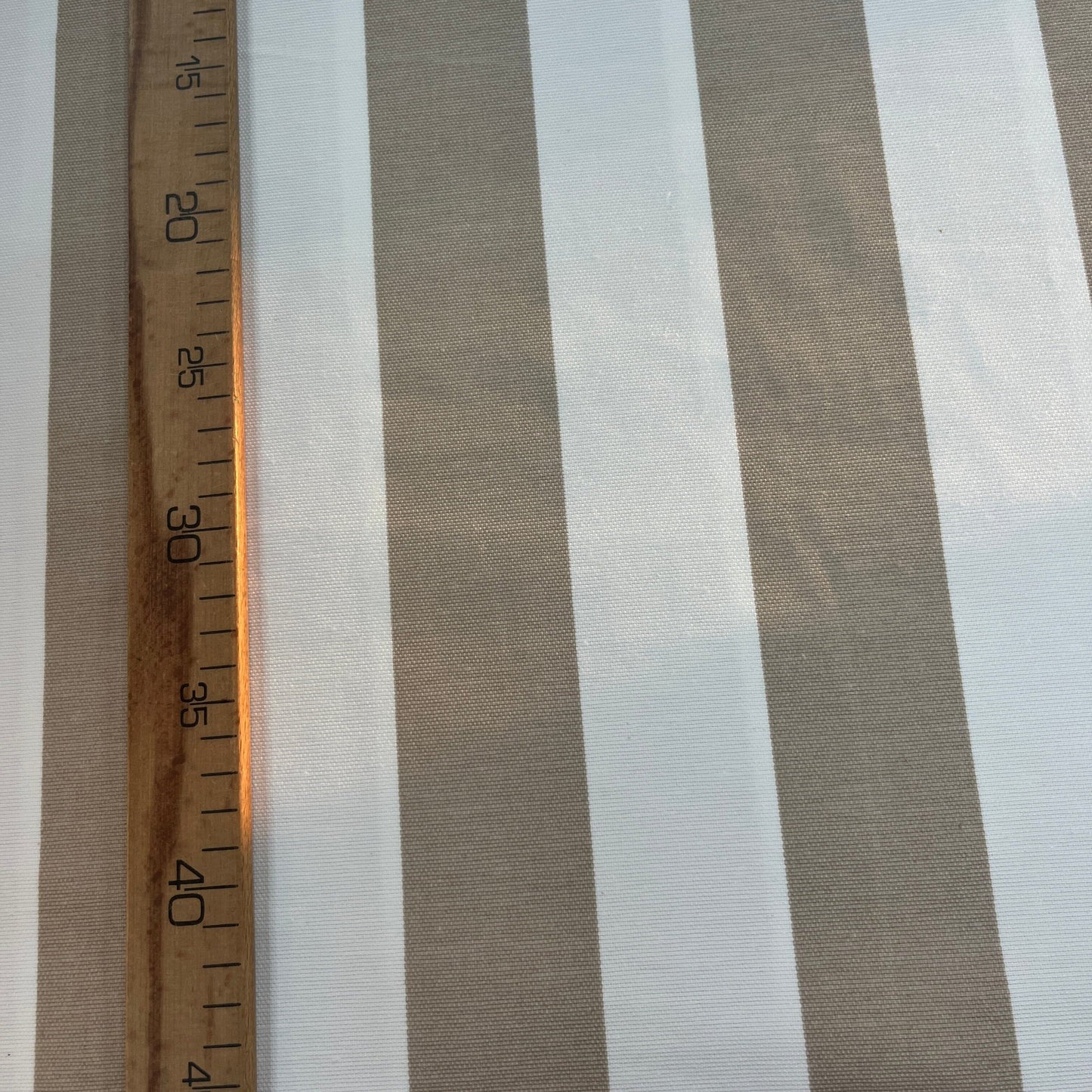 Toile Déperlante Premium - Rayures Beiges Tissu Ameublement MYTISSUS