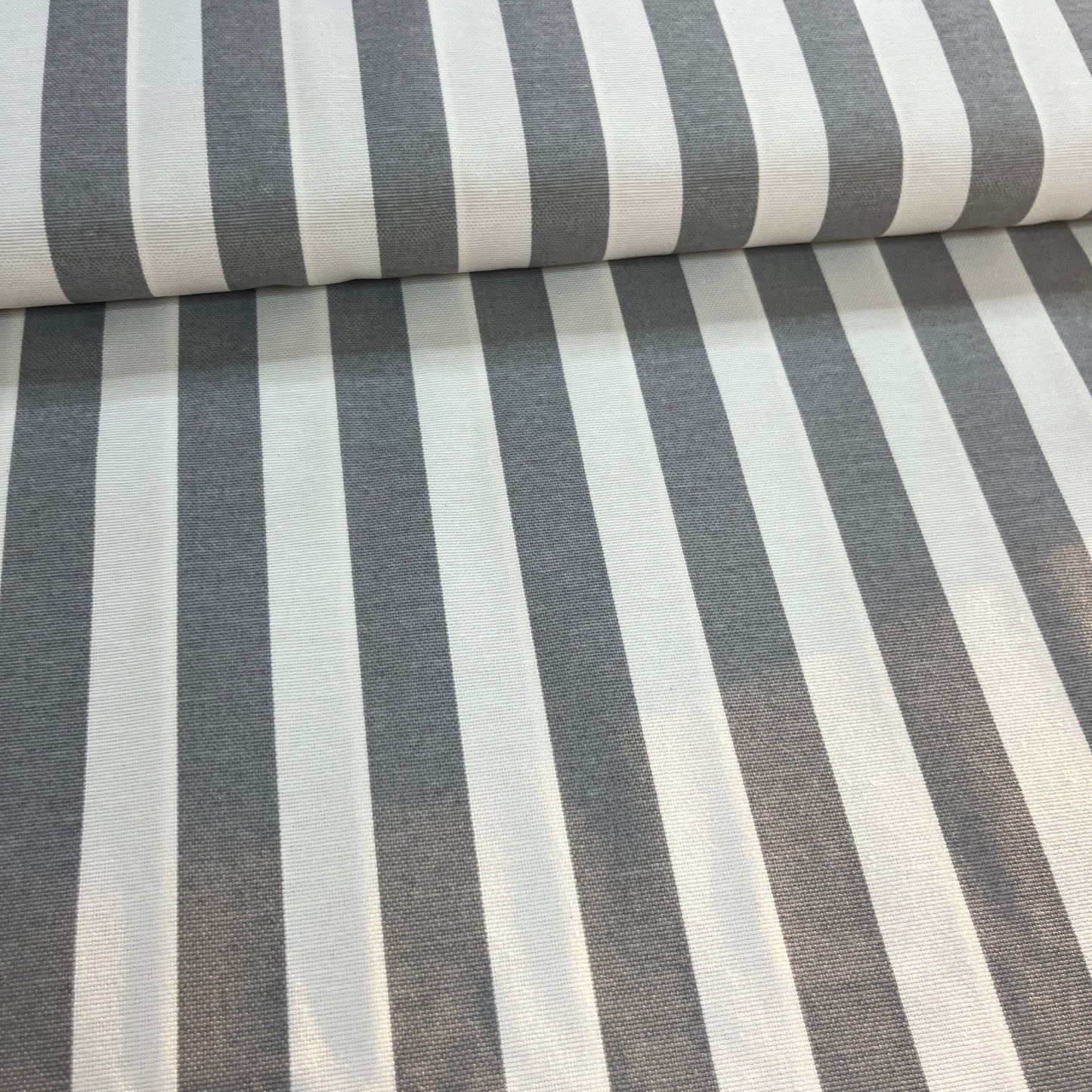 Toile Déperlante Premium - Rayures Fines Grises MYTISSUS