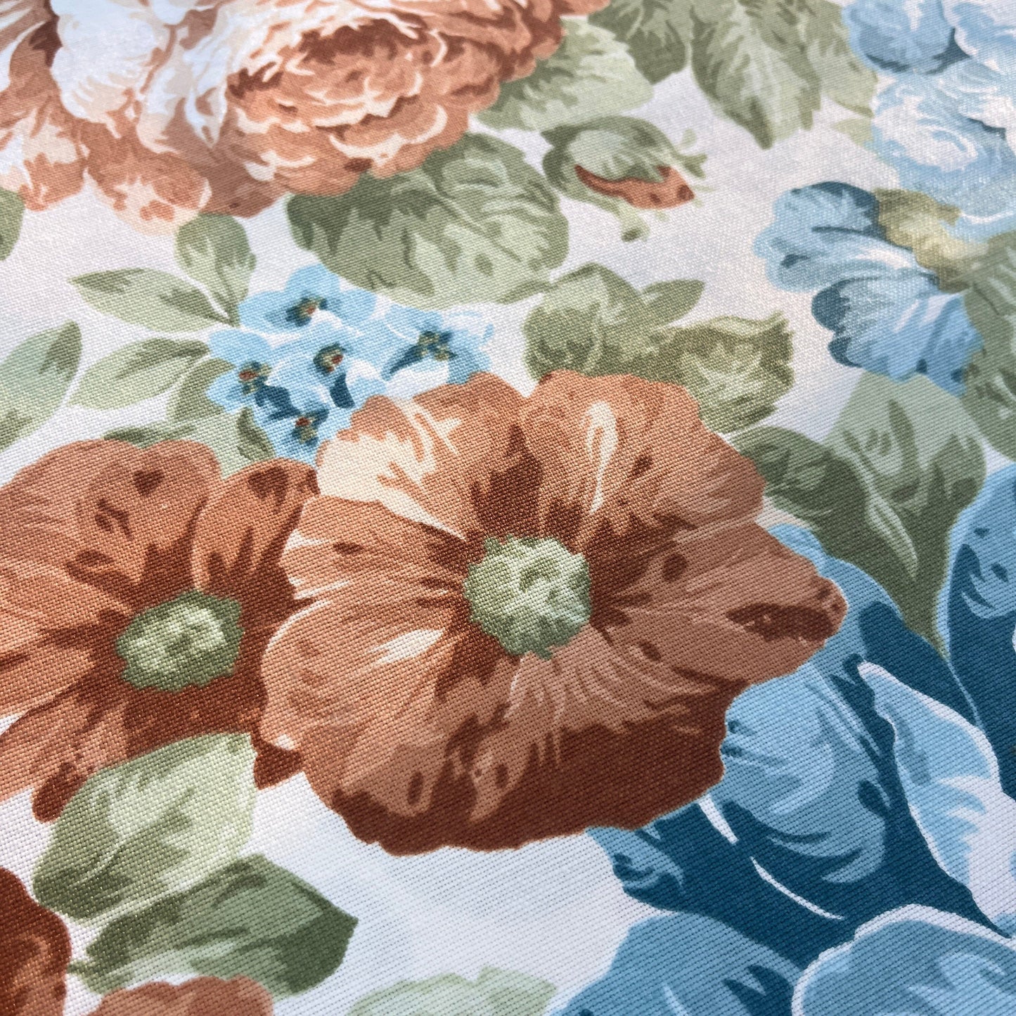 Toile Déperlante Premium - Roses Rétro Pastel Tissu Ameublement MYTISSUS