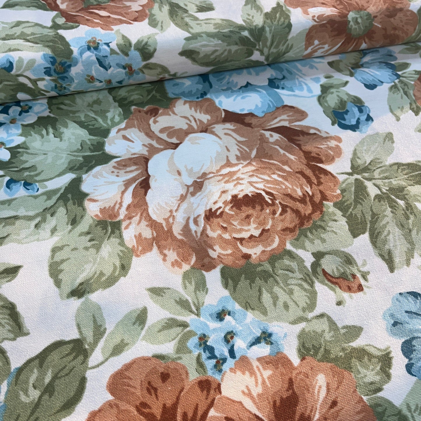 Toile Déperlante Premium - Roses Rétro Pastel Tissu Ameublement MYTISSUS