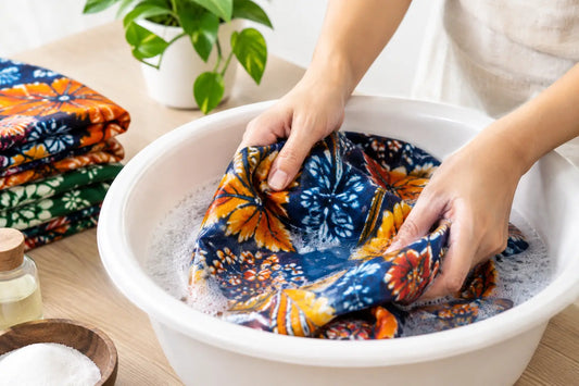 Comment laver un tissu batik sans ternir ses couleurs