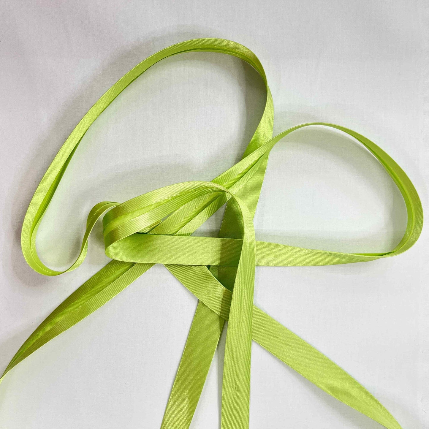 Biais Satin Brillant 20mm - Qualité Couture Professionnelle - Au Mètre-BIAIS-MYTISSUS-Vert Pomme-MYTISSUS