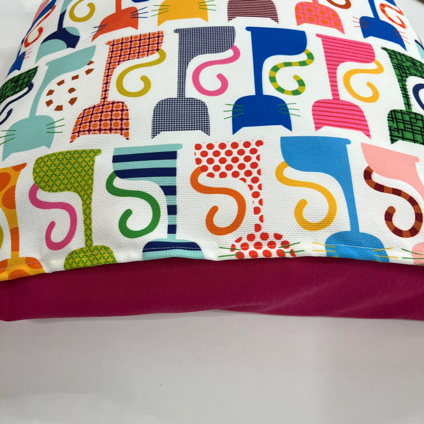 Coussin Déco Chats Colorés Design Épuré Contemporain 45x45cm - Fait Main en Alsace pour Déco et Mode - Boutique MyTissus Marckolsheim Alsace