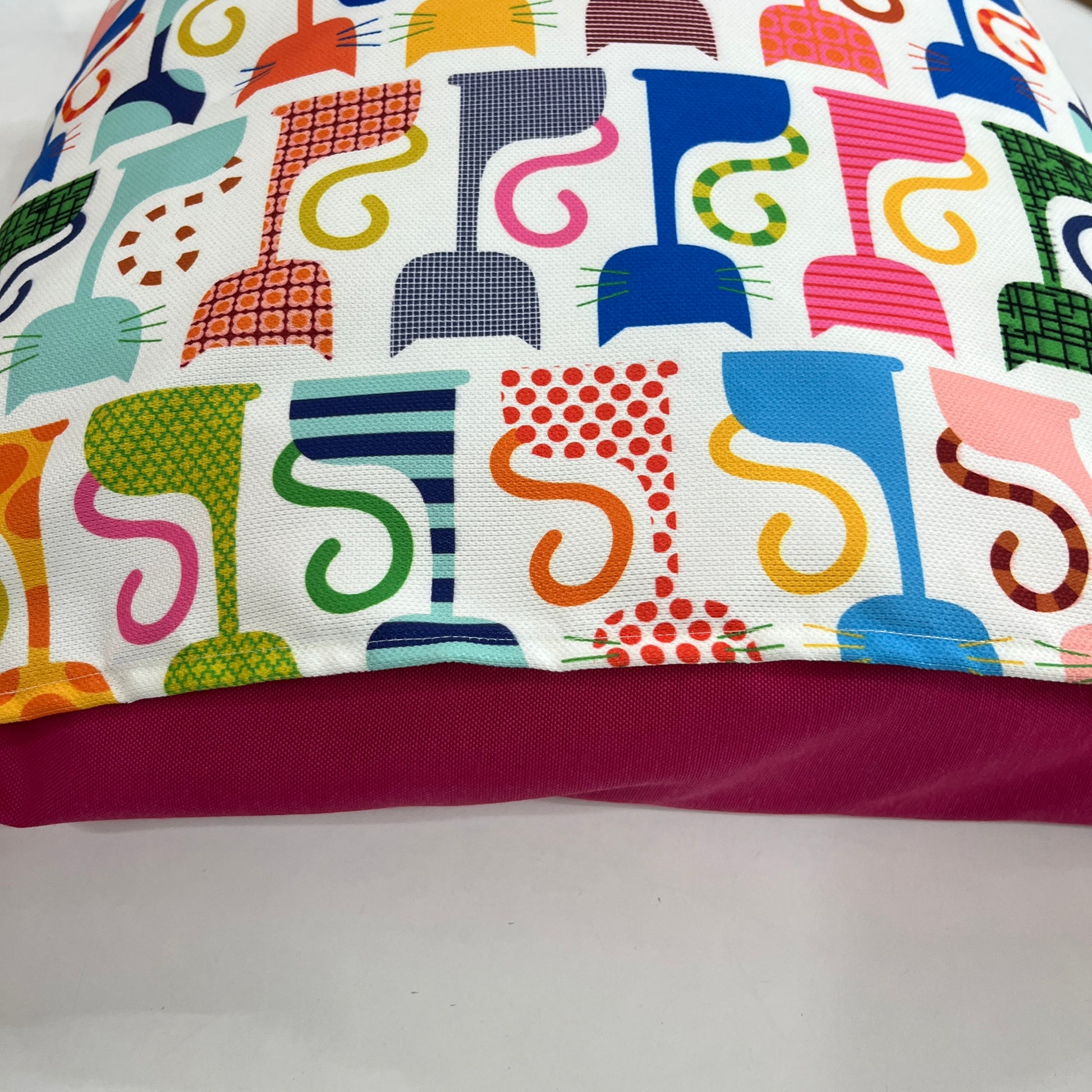 Coussin Déco Chats Colorés Design Épuré Contemporain 45x45cm - Fait Main en Alsace pour Déco et Mode - Boutique MyTissus Marckolsheim Alsace