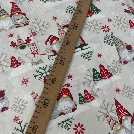 Tissu Popeline de Coton 240cm - Gnomes Noël Fond Beige - MyTissus pour Déco et Mode - Boutique MyTissus Marckolsheim Alsace