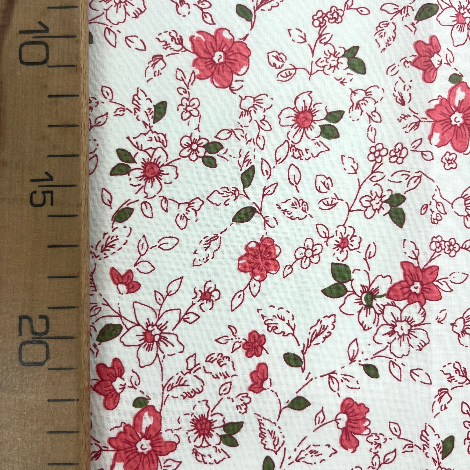 Coupon Patchwork Mytissus® - Petites Fleurs Rose Foncée Tissu Coton MYTISSUS 