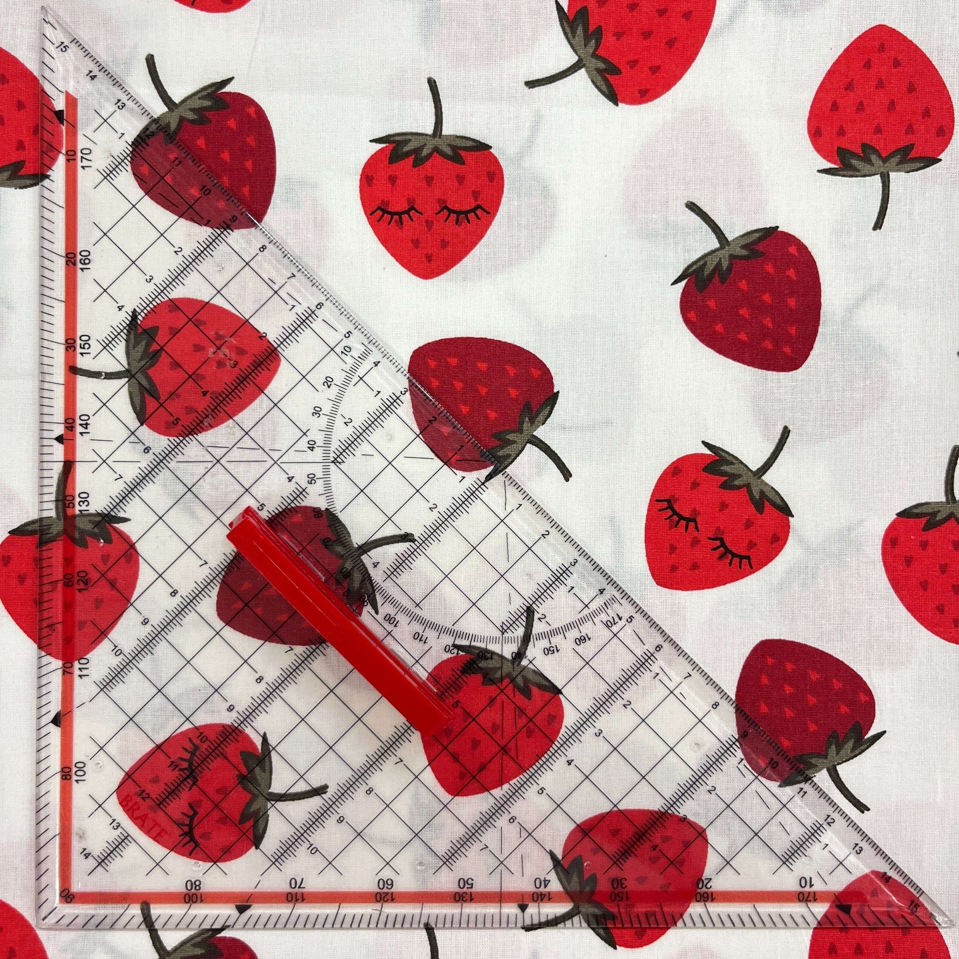 Le Coupon 120x100 Mytissus® - Fraises Tissu Coton MYTISSUS 