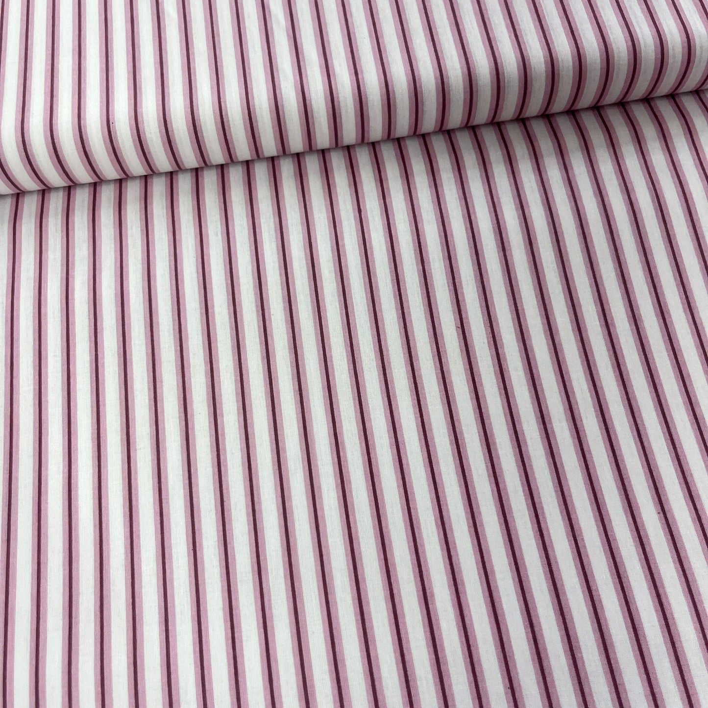 Popeline 100 % Coton Mytissus® - Fines Rayures Bordeaux Tissu Coton MYTISSUS 