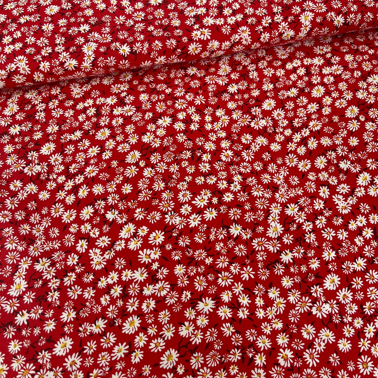 Popeline 100 % Coton Mytissus® - Petites Fleurs Fond Rouge Tissu Coton MYTISSUS 