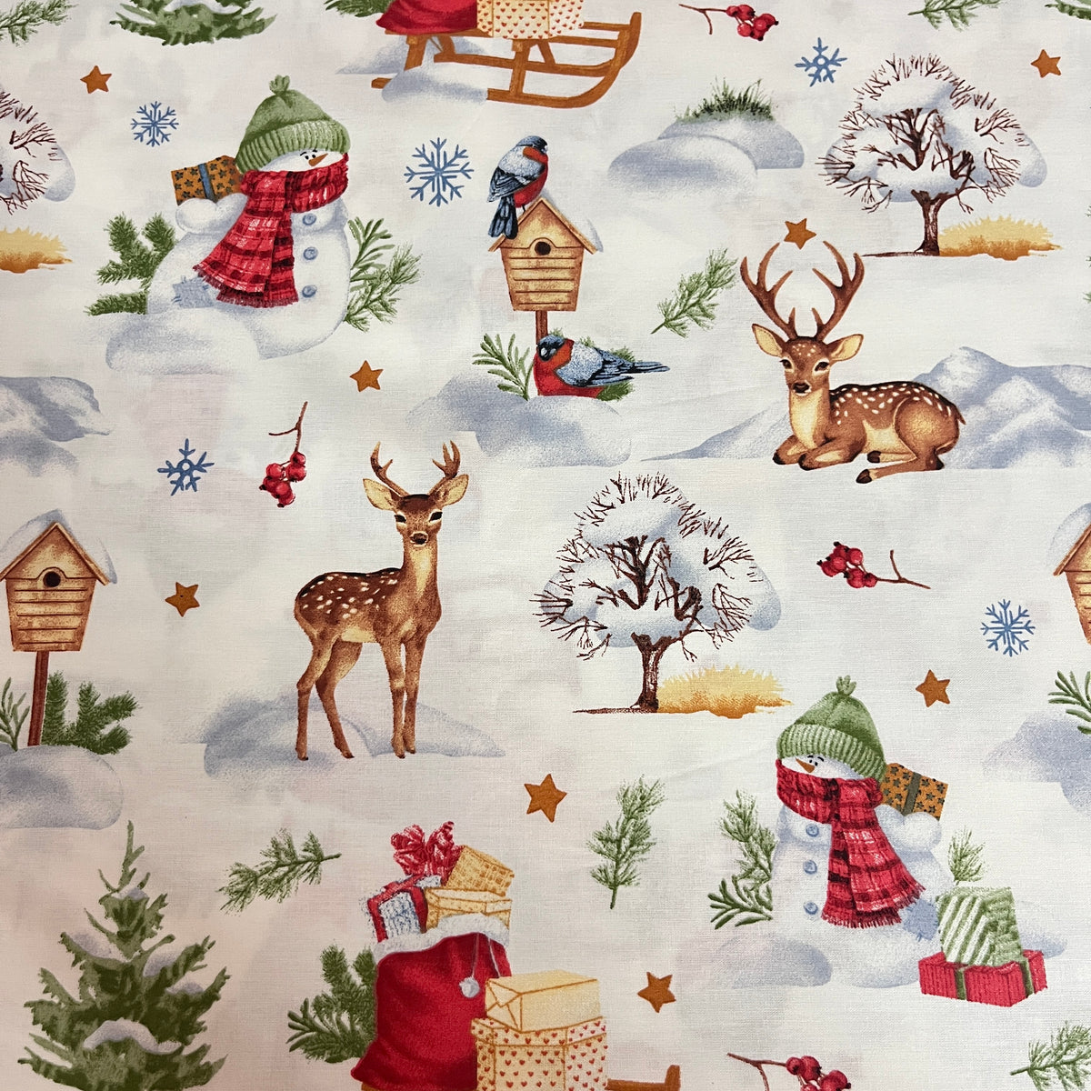 Tissu de Noël forêt enneigée faons et bonshommes de neige, popeline de coton 240 cm, vue d'ensemble du motif - MyTissus