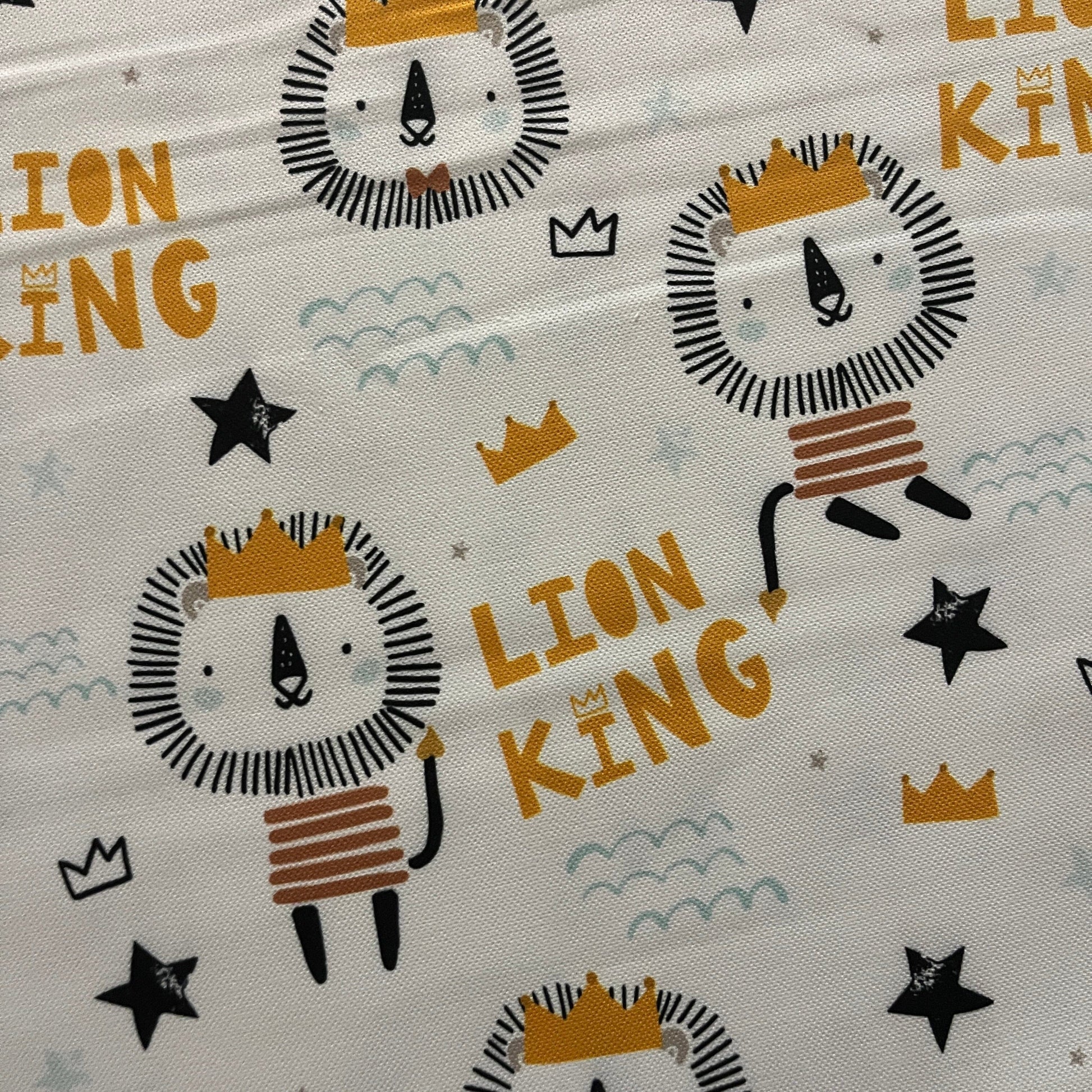 Tissu Impression Numérique - Le Drôle de Lion Tissu Ameublement MYTISSUS 