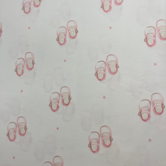 Tissu Popeline Coton 240cm — Babies Shoes Rose Aquarelle Naissance | Exclusivité MyTissus