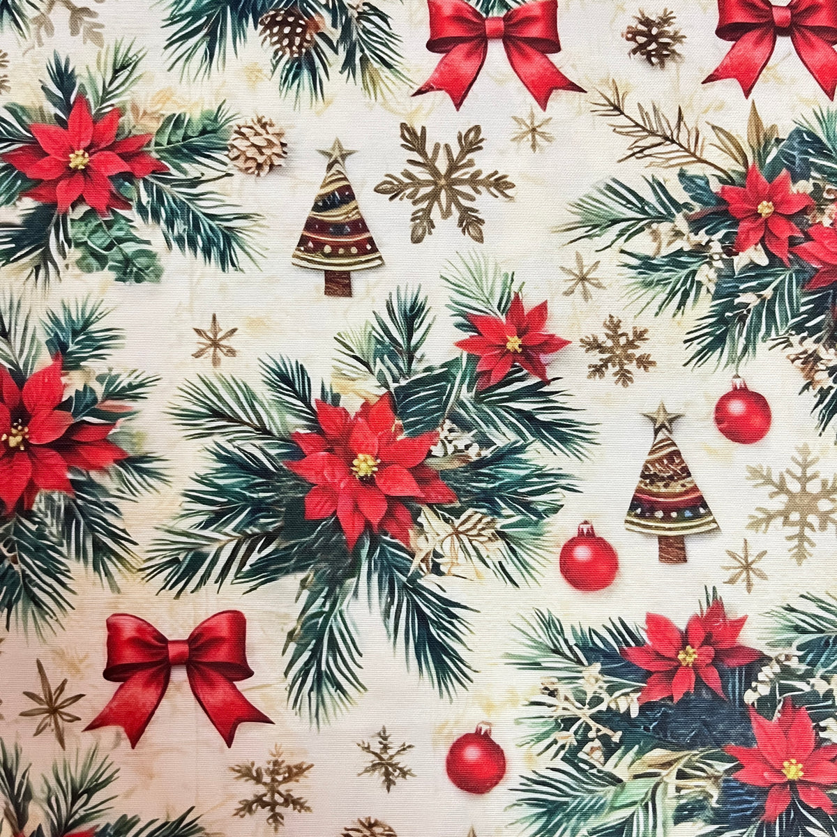 Toile déperlante de Noël poinsettias et branches de sapin, vue d'ensemble du motif - MyTissus