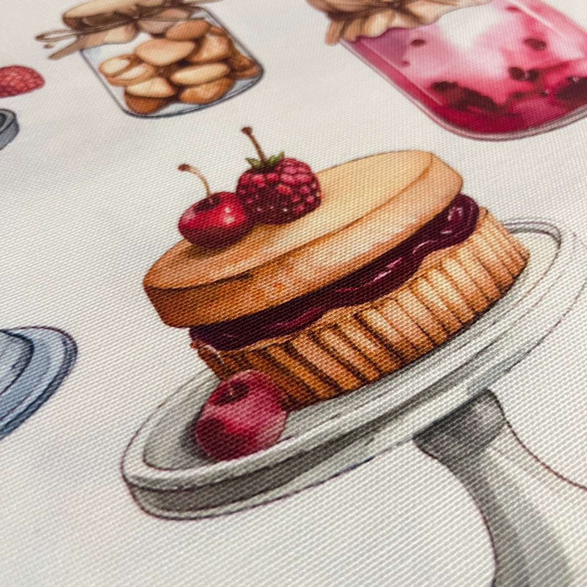 Toile déperlante pâtisseries, cupcakes et confitures, tissu au mètre plié - MyTissus