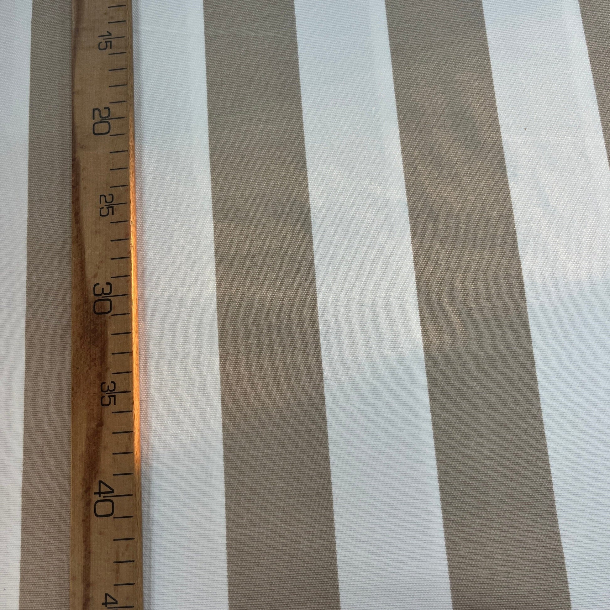 Toile Déperlante Premium - Rayures Beiges Tissu Ameublement MYTISSUS 