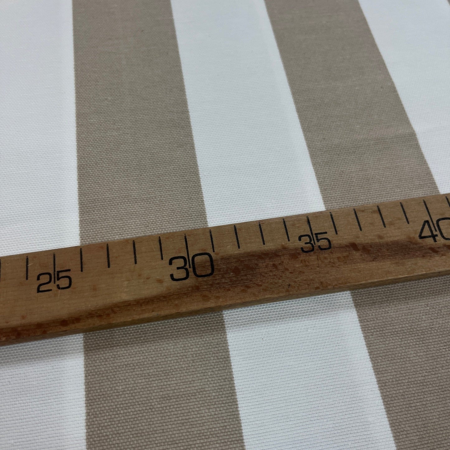 Toile Déperlante Premium - Rayures Beiges Tissu Ameublement MYTISSUS 